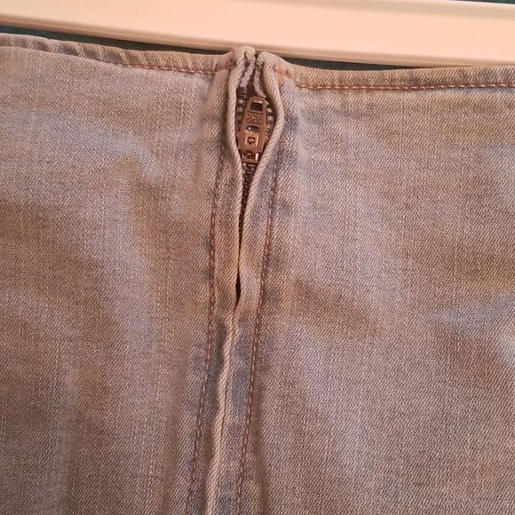 Womens Light Wash Denim Stretch Mini Skirt W/Front Notch & Seam NWT Plus Sz. 16 - Picture 6 of 14